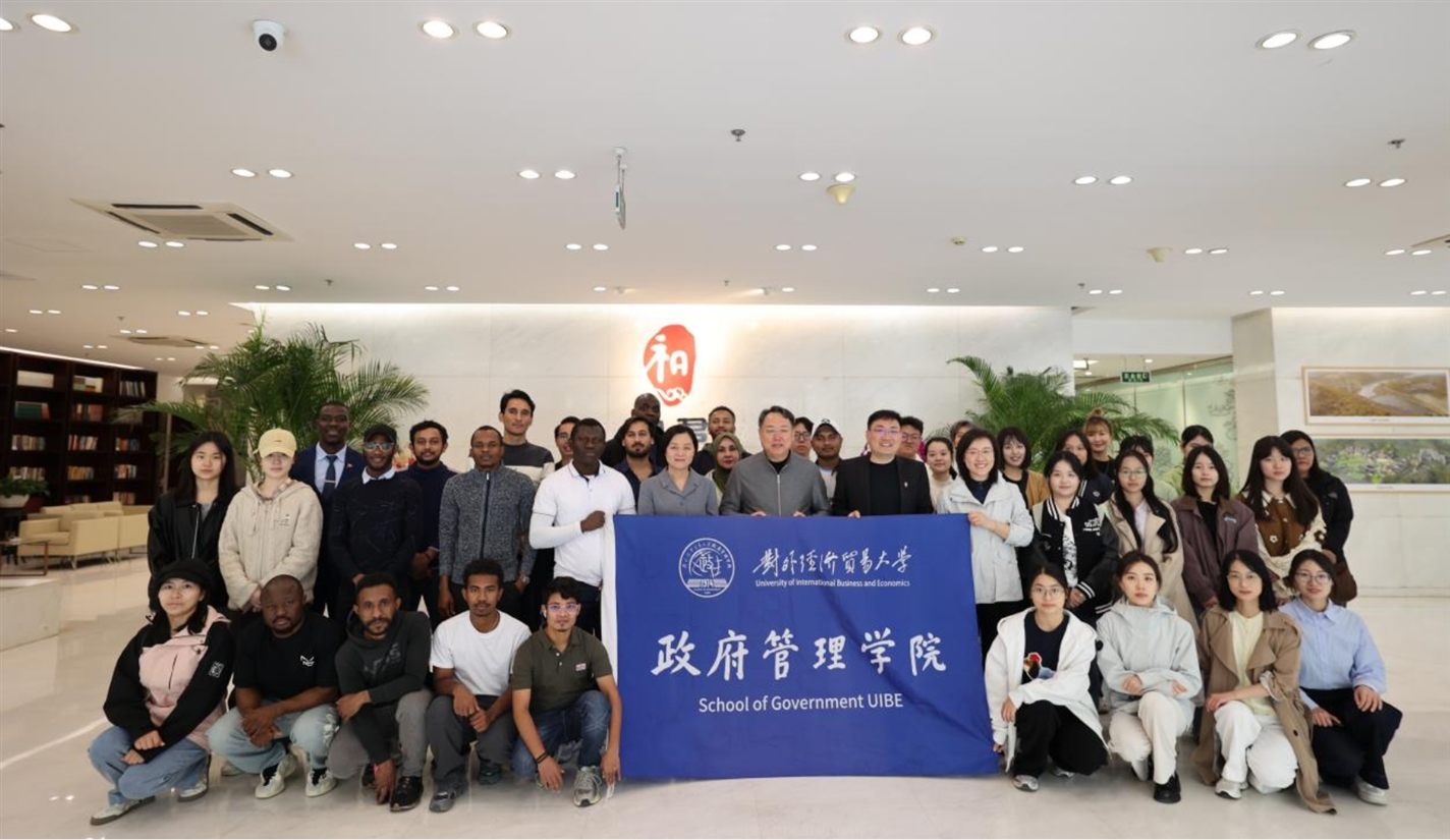 董立鑫于对外经贸大学职业分享活动现场
