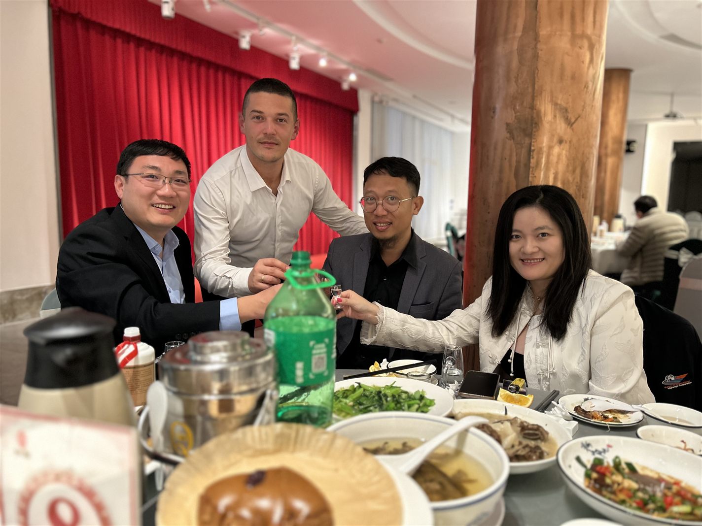 家具建材出海峰会：董立鑫与全球外贸专家及产业代表对话